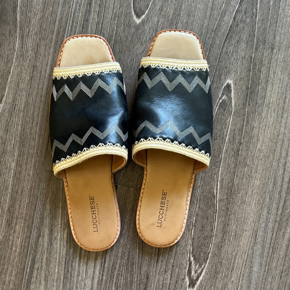 Lucchese Women's Black and Tan Sandals